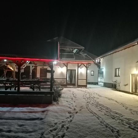 Casa Bunicii Hotel Moisei Exterior foto