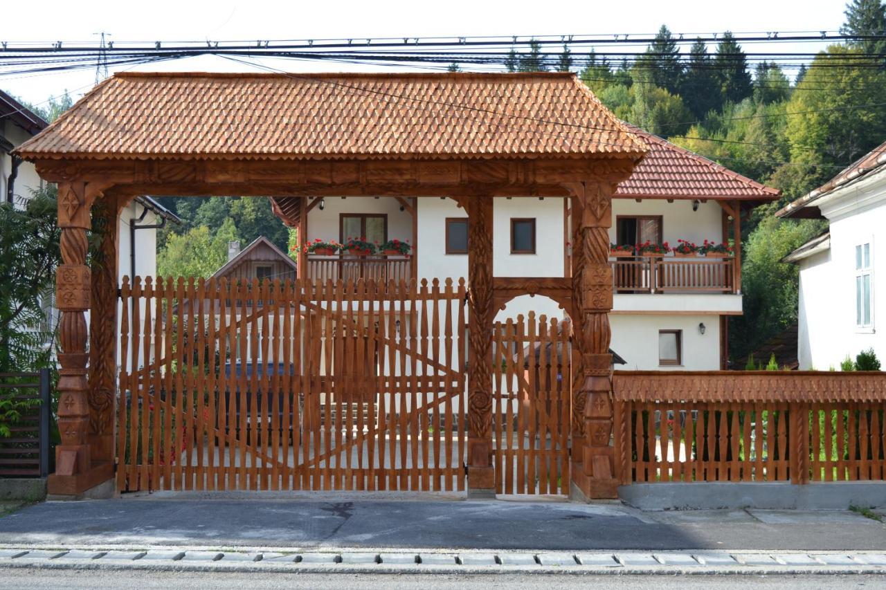 Casa Bunicii Hotel Moisei Exterior foto