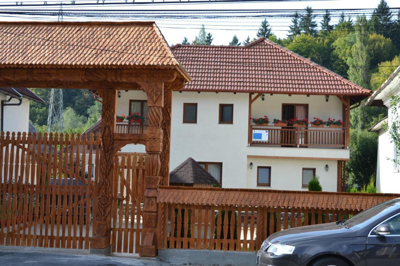 Casa Bunicii Hotel Moisei Exterior foto