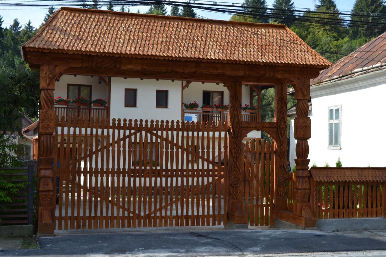 Casa Bunicii Hotel Moisei Exterior foto